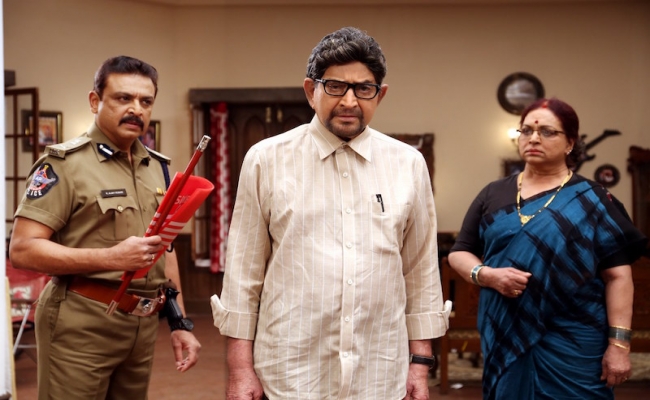 Mahesh Babu gives voice over to the movie 'Sri Sri'